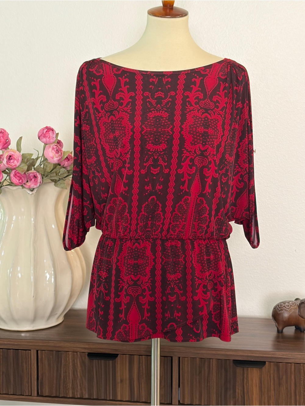 Jennifer Lopezβ Red and Black Ornate Boatneck Tunic
